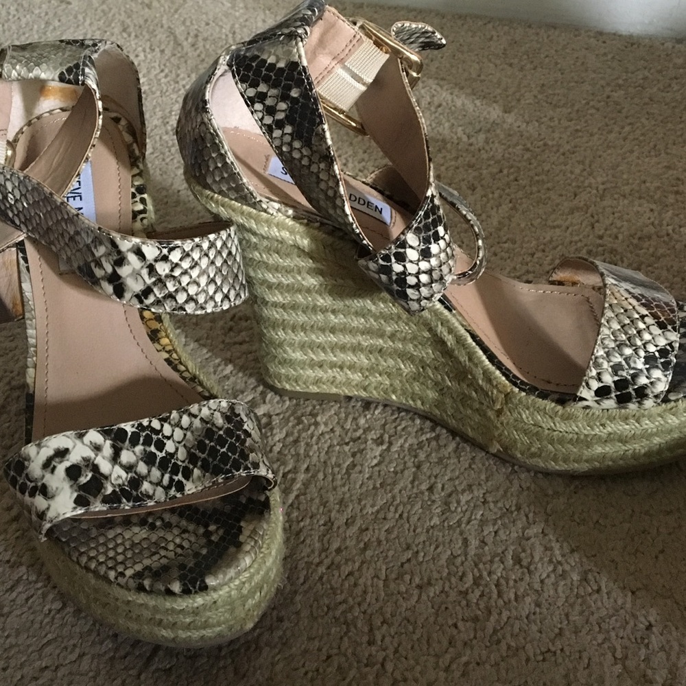 Steve Madden snakeskin wedged never worn sz 7